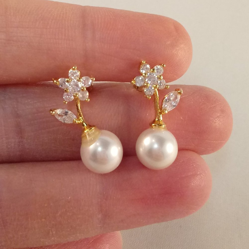 18K Gold Filled Flower Pearl Zircon Stud Earrings - Picture 1 of 3